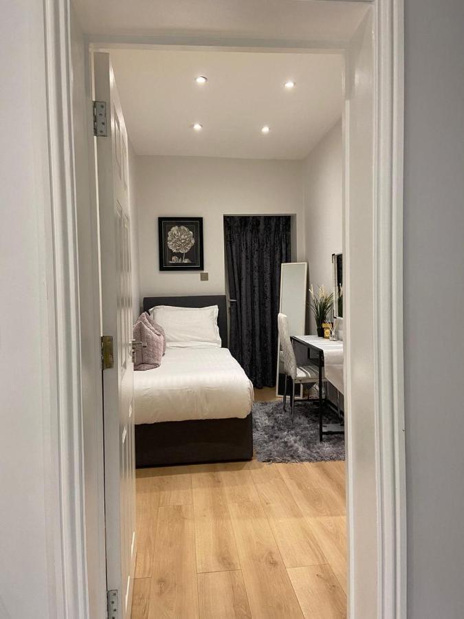 Апартаменты Elegant 2 Bed Flat In Chiswick Лондон Экстерьер фото