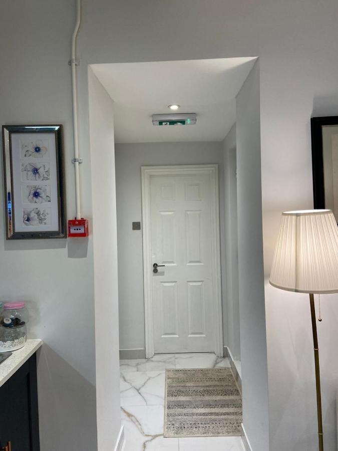 Апартаменты Elegant 2 Bed Flat In Chiswick Лондон Экстерьер фото